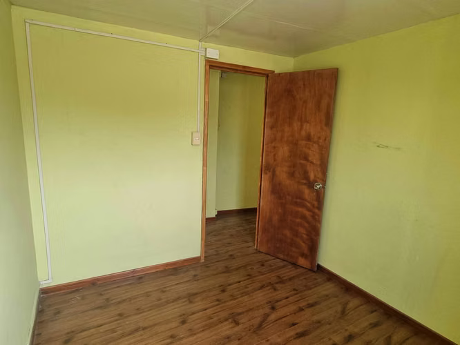 Casa con Local Comercial y 2 Deptos (108610)