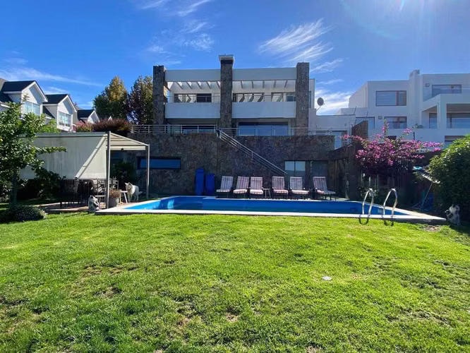 OFERTA.!!  Cumple sueño CASA VIP amplia, TOP (108844)