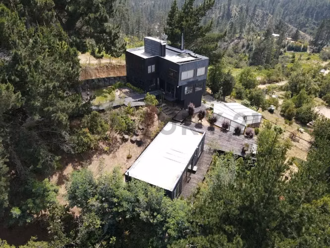 Hermosa parcela con 2 casas en Terrazas de Pitama