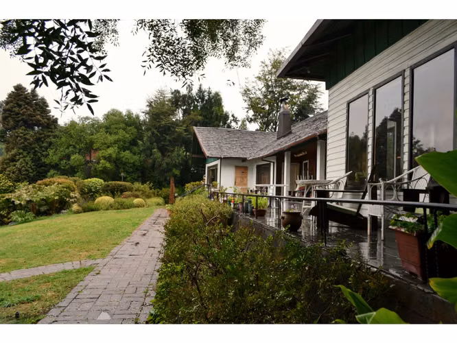 Oportunidad de Inversión En Venta Complejo Turístico HOSTERIA DE LA COLINA, Villarrica