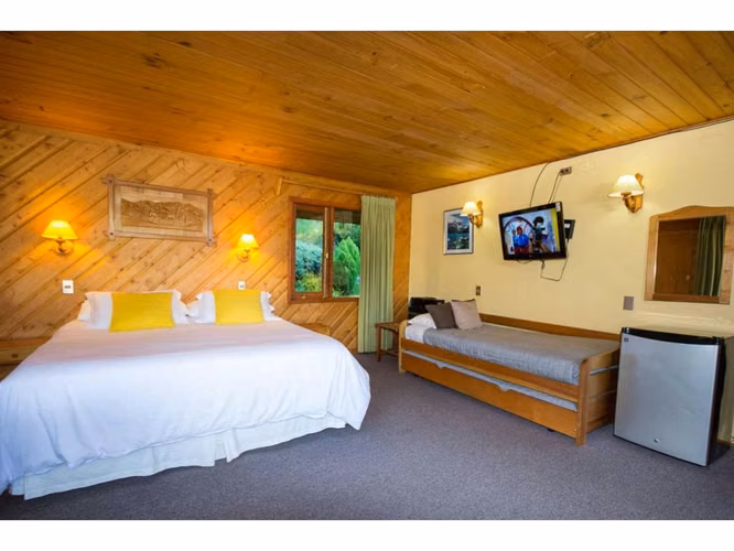 Oportunidad de Inversión En Venta Complejo Turístico HOSTERIA DE LA COLINA, Villarrica