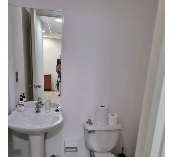 OFICINA 2 apartados recepcion baño