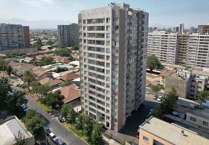 VARGAS BUSTON 1082 A PASOS DE GRAN AVENIDA