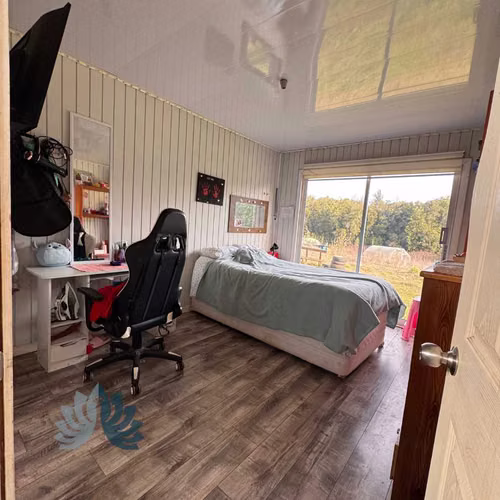 Venta Parcela con casa orilla estero (110322)