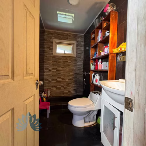Venta Parcela con casa orilla estero (110322)