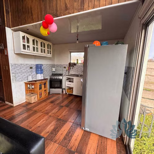 Venta Parcela con casa orilla estero (110322)