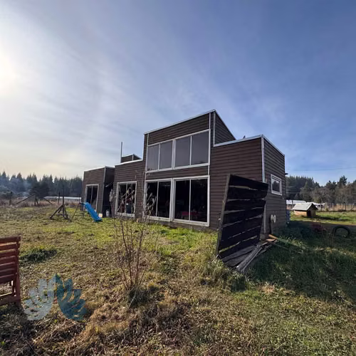 Venta Parcela con casa orilla estero (110322)