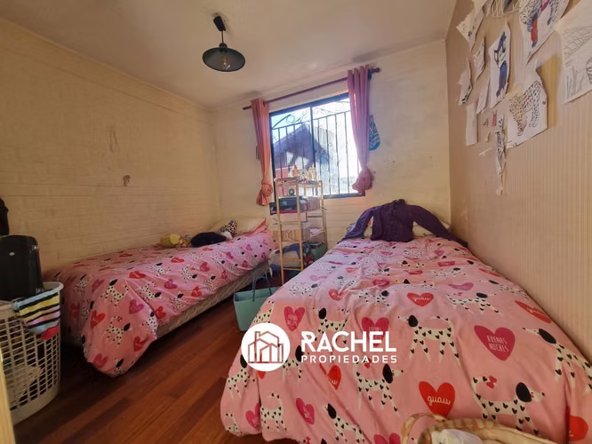 EN VENTA CASA EN PASAJE DE TRES DORMITORIOS