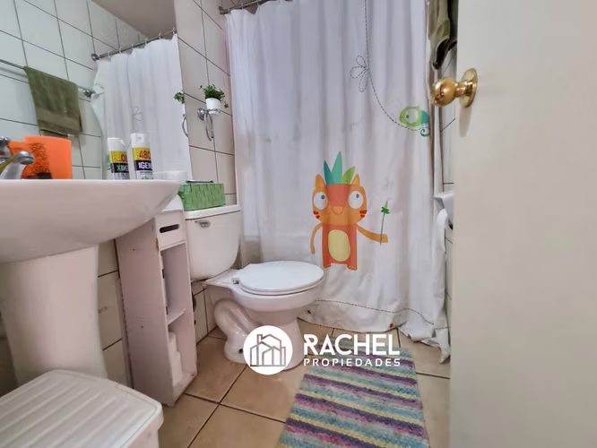 EN VENTA CASA EN PASAJE DE TRES DORMITORIOS