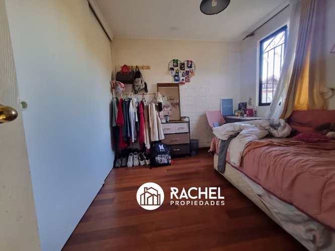 EN VENTA CASA EN PASAJE DE TRES DORMITORIOS