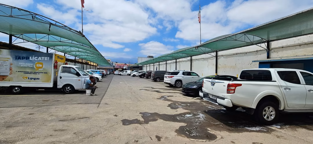 TERRENO/ESTACIONAMIENTO + 2 LOCALES COMERCIALES EN PLENO CENTRO DE QUILLOTA