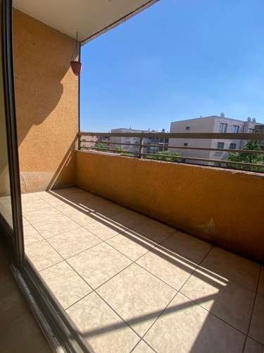 SE VENDE. 3D y 2B. Conchalí, Gral Gambino 3200. Estacionamiento/ Balcón/ Piscina