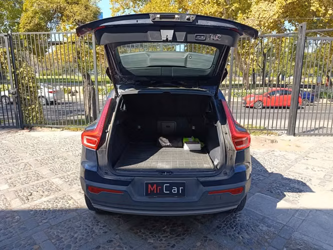 VOLVO XC40 2022