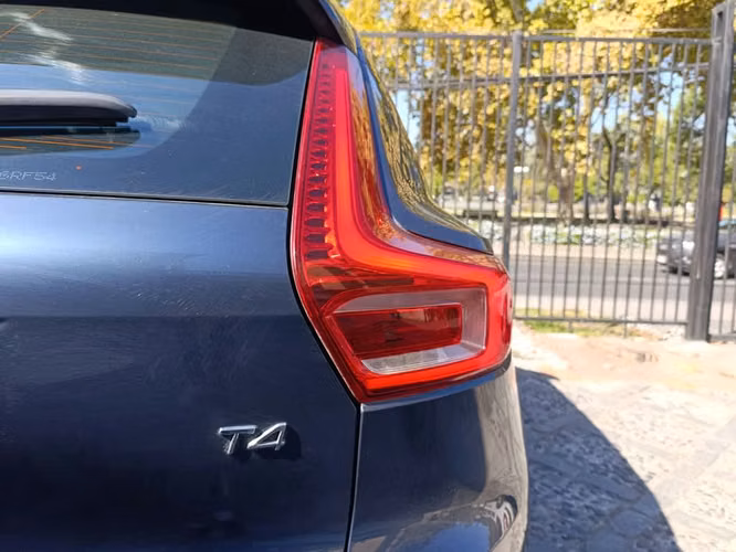 VOLVO XC40 2022