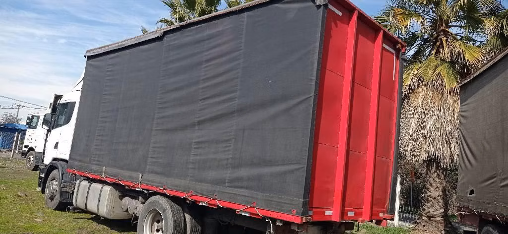 CAMIÓN SCANIA CORTINAS.