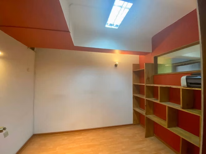 Se Vende Amplia Oficina Centro de Valparaíso