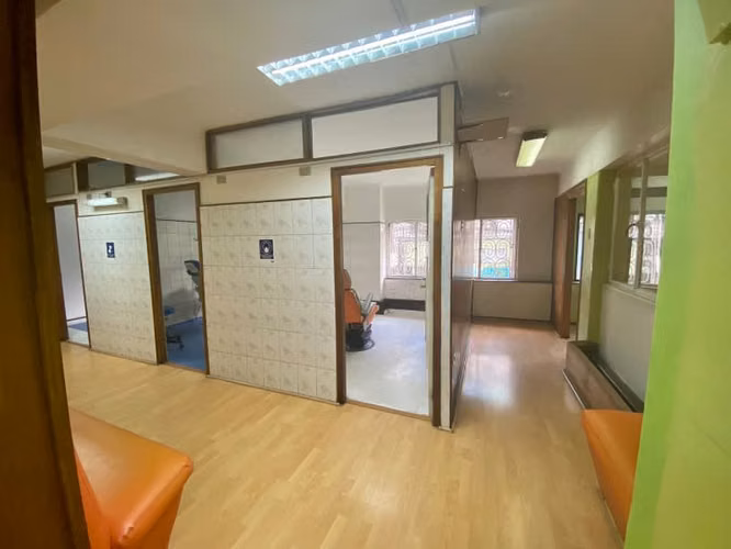 Se Vende Amplia Oficina Centro de Valparaíso