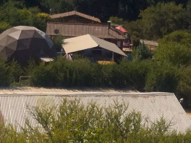 PARCELA CON DOS PROPIEDADES INGRESO POR PEÑABLANCA