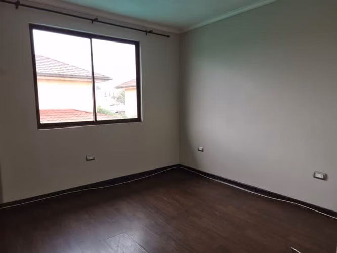 CASA DOS PISOS INDEPENDIENTE SOLIDA EN CONDOMINIO