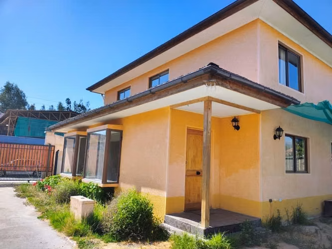 CASA DOS PISOS INDEPENDIENTE SOLIDA EN CONDOMINIO