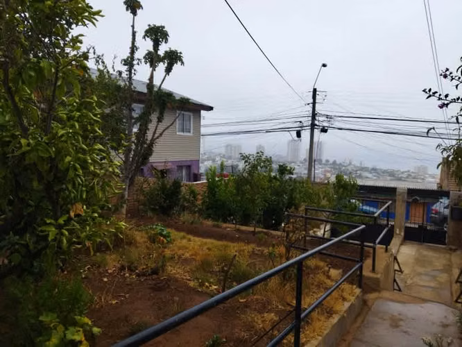 CASA EN CERRO ESPERANZA CON VISTA A LA BAHIA SOLO CONTADO