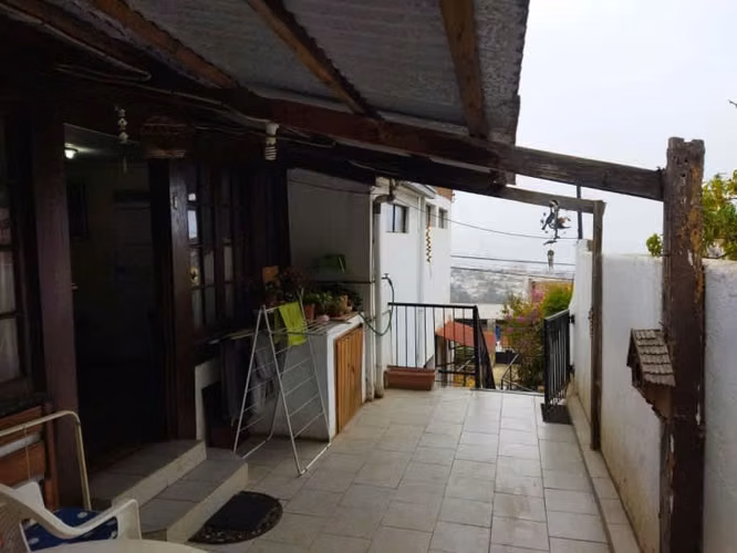 CASA EN CERRO ESPERANZA CON VISTA A LA BAHIA SOLO CONTADO