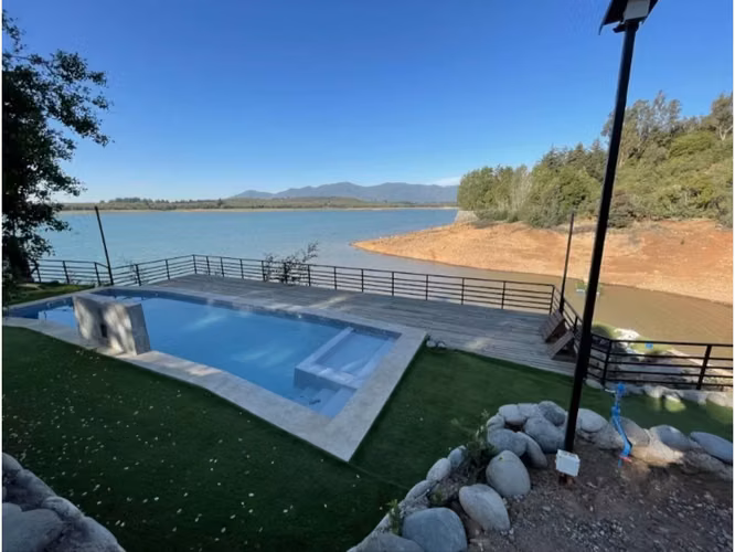 En Venta Complejo Turístico en Lago Colbún