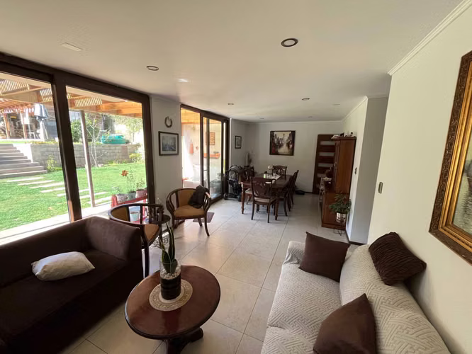 Preciosa Casa en Los Pinos (111276)