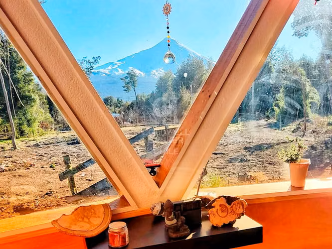 Domo turístico con vista al Volcán Osorno.