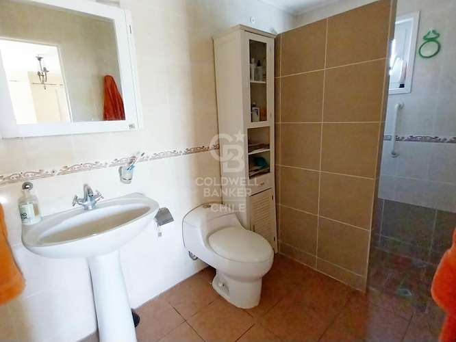 Amplia casa en excelente ubicación - Imagen 10