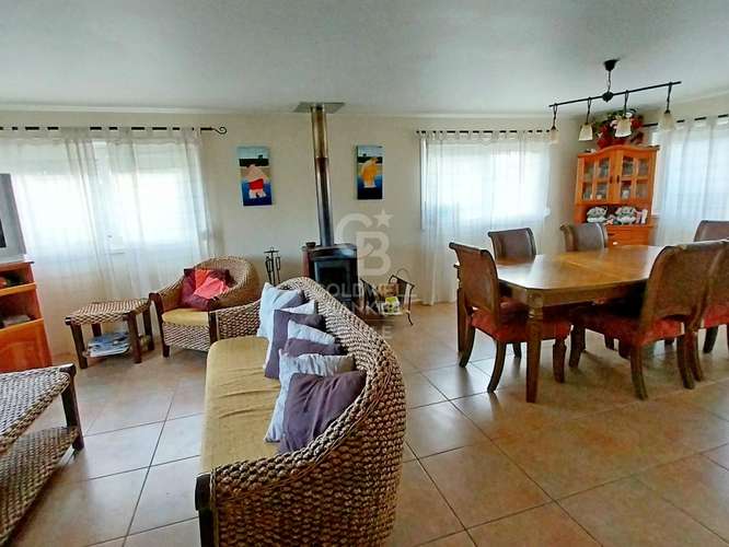 Amplia casa en excelente ubicación - Imagen 3