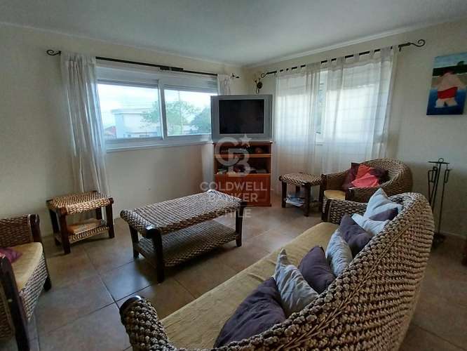 Amplia casa en excelente ubicación - Imagen 6
