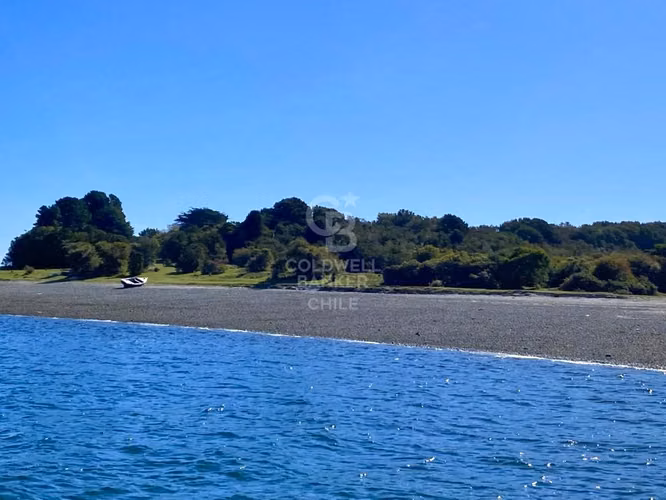 Isla Chaullin Helvecia, Orilla de Playa, Calbuco.