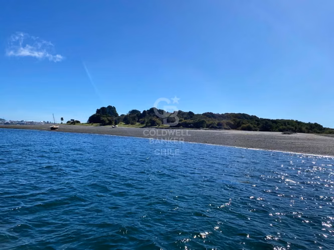 Parcela en Isla: Playa Privada y Bosques Milenarios