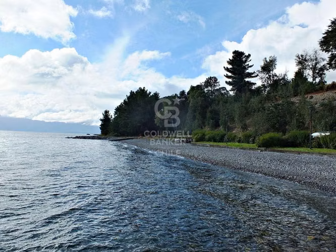 Parcela exclusiva en lindo condominio con salida al lago