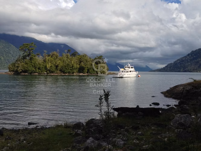 Paraíso en Isla Llancahue, Hualaihue Patagonia Chilena