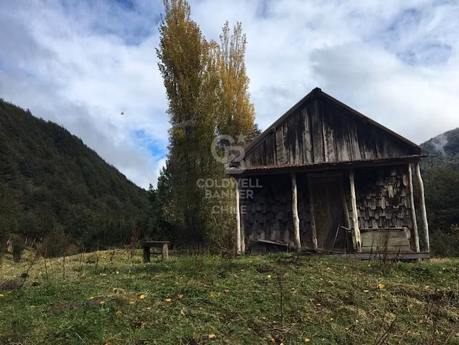 Espectacular Campo en Coyhaique a orillas del Rio Viviana.