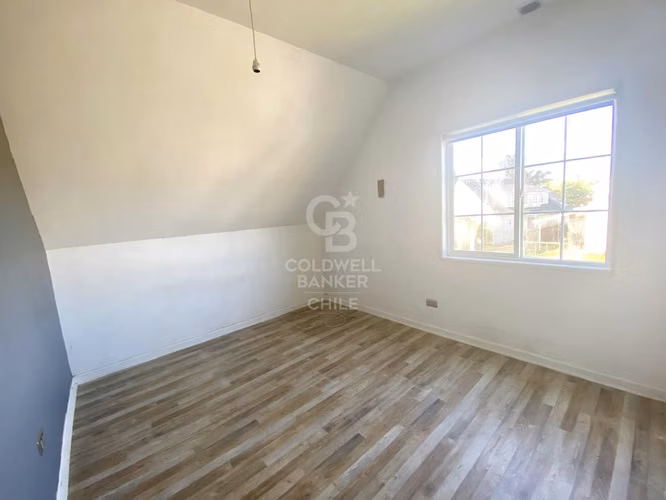 Casa familiar con lindo jardín en excelente ubicación