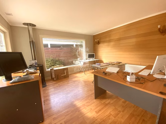 Casa familiar con lindo jardín en excelente ubicación