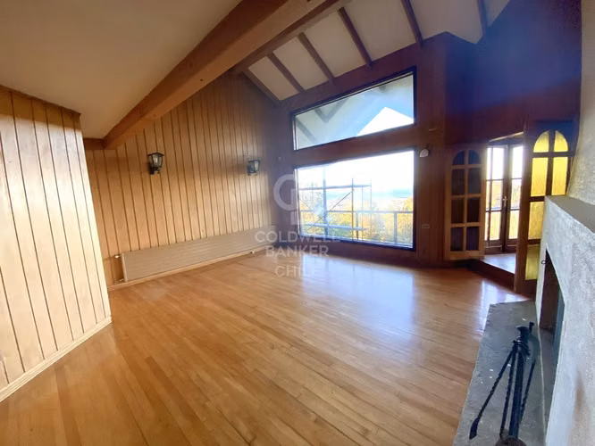 Gran casa en venta con vista al lago y volcán Osorno