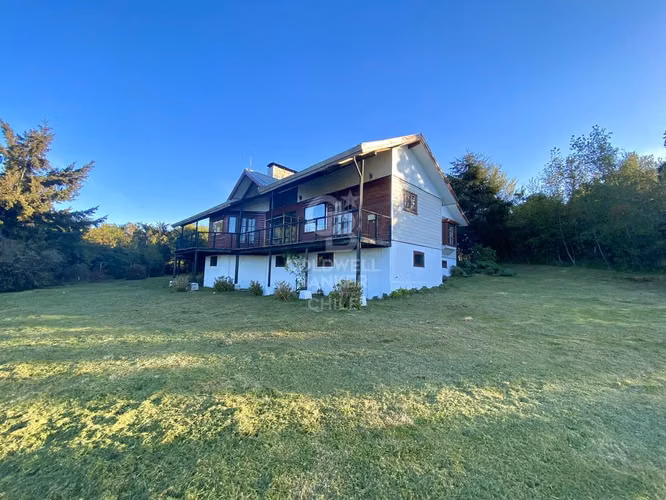 Gran casa en venta con vista al lago y volcán Osorno
