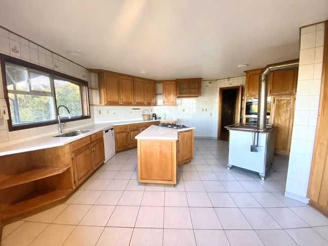 Gran casa en venta con vista al lago y volcán Osorno