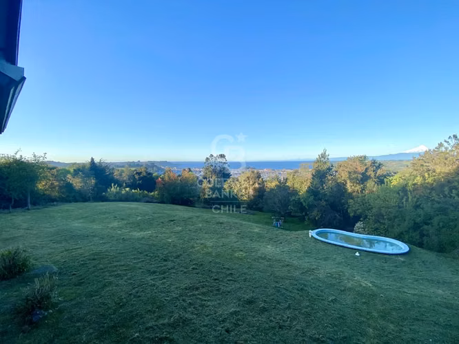 Gran casa en venta con vista al lago y volcán Osorno
