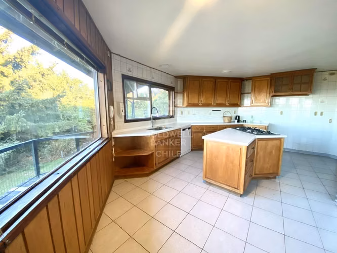 Gran casa en venta con vista al lago y volcán Osorno