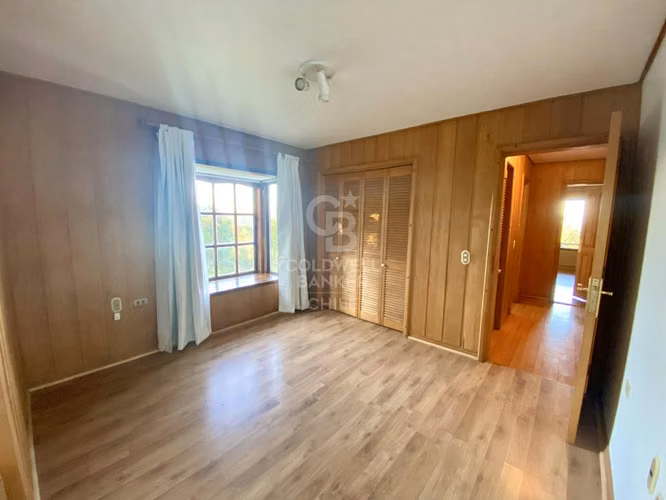 Gran casa en venta con vista al lago y volcán Osorno