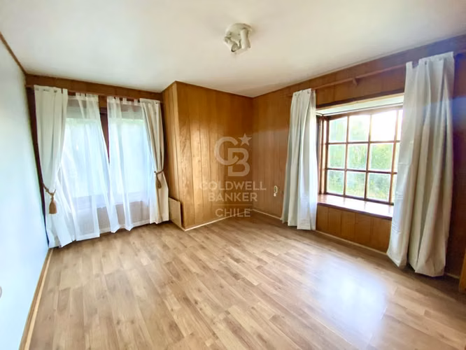 Gran casa en venta con vista al lago y volcán Osorno
