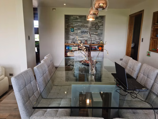 Exclusiva Casa Mediterránea en Osorno: Naturaleza y Lujo