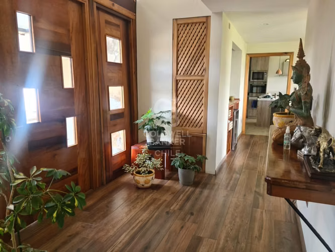 Exclusiva Casa Mediterránea en Osorno: Naturaleza y Lujo