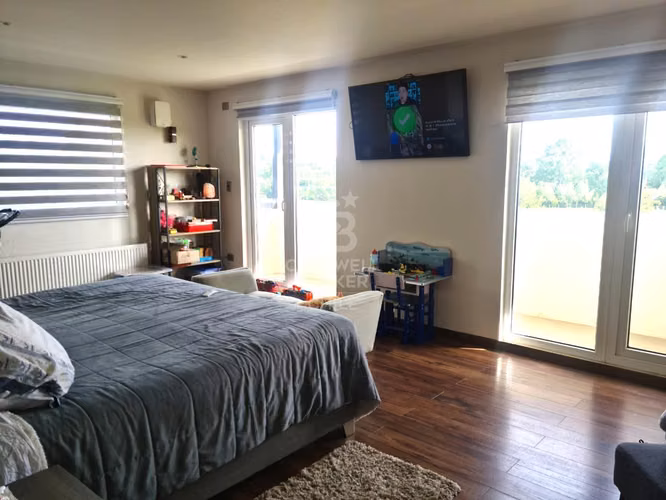 Exclusiva Casa Mediterránea en Osorno: Naturaleza y Lujo