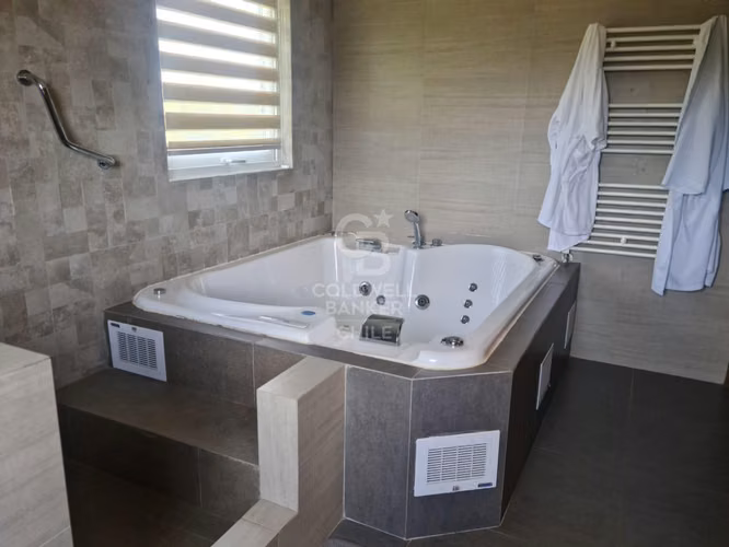 Exclusiva Casa Mediterránea en Osorno: Naturaleza y Lujo
